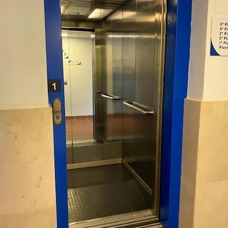 Urb Los Patos דירה בנאלמדנה